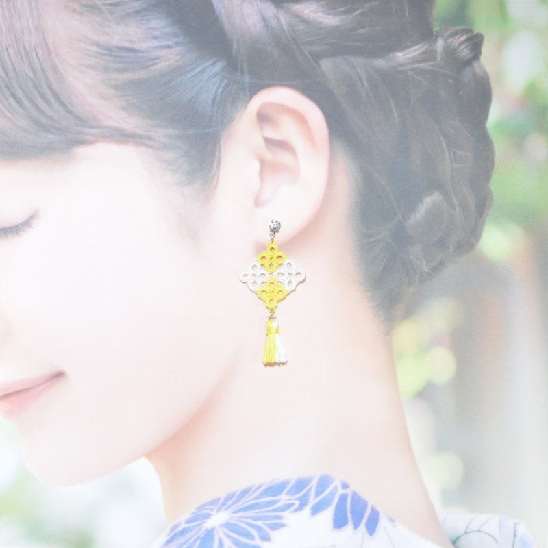 新品万岁! 马赛克方块耳环 黄白 Mosaic Square Earrings Tatting - 耳环/耳夹 - 绣线 黄色
