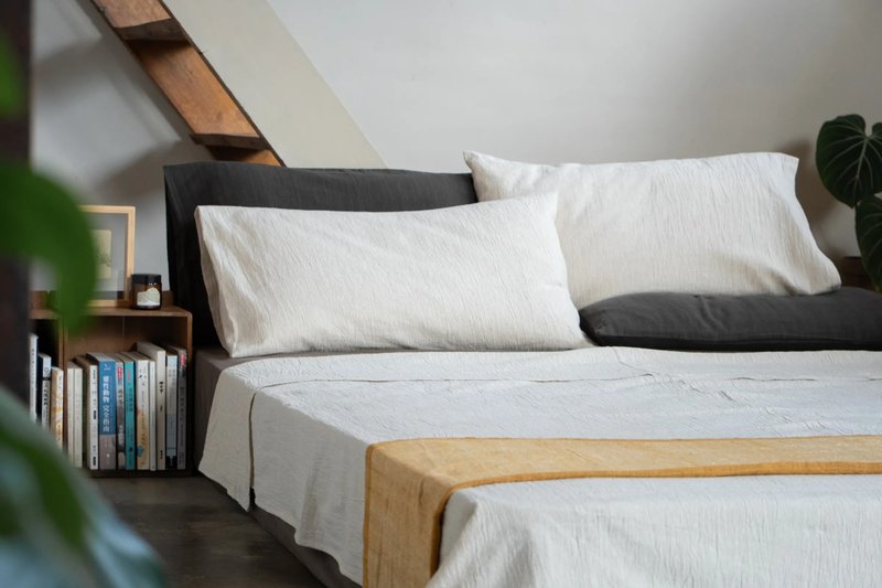 NEW 预购100%大麻乐眠凉爽寝具三件组//一薄被加二枕 - 寝具 - 棉.麻 白色