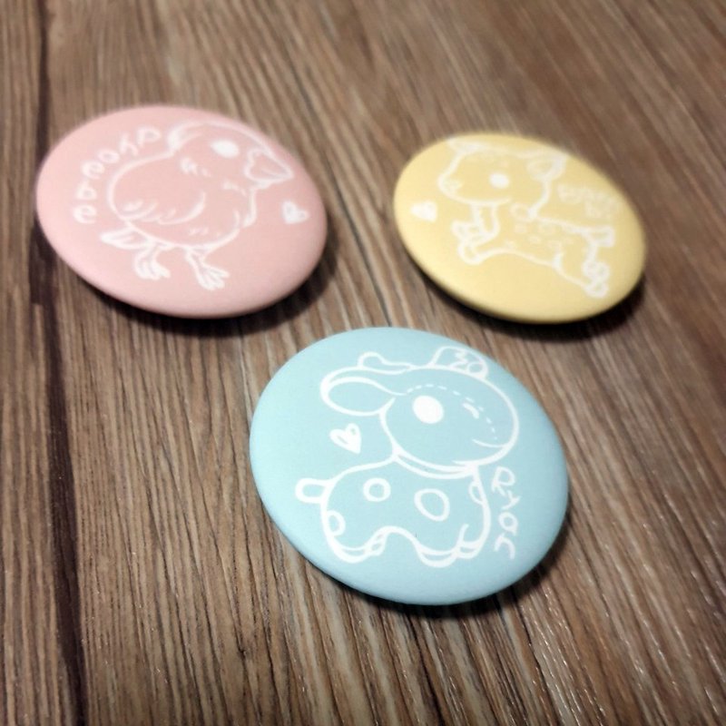 【定制化・马卡龙徽章】磁铁/别针4.4cm・似颜绘宠物人像生日礼物 - 徽章/别针 - 其他金属 粉红色