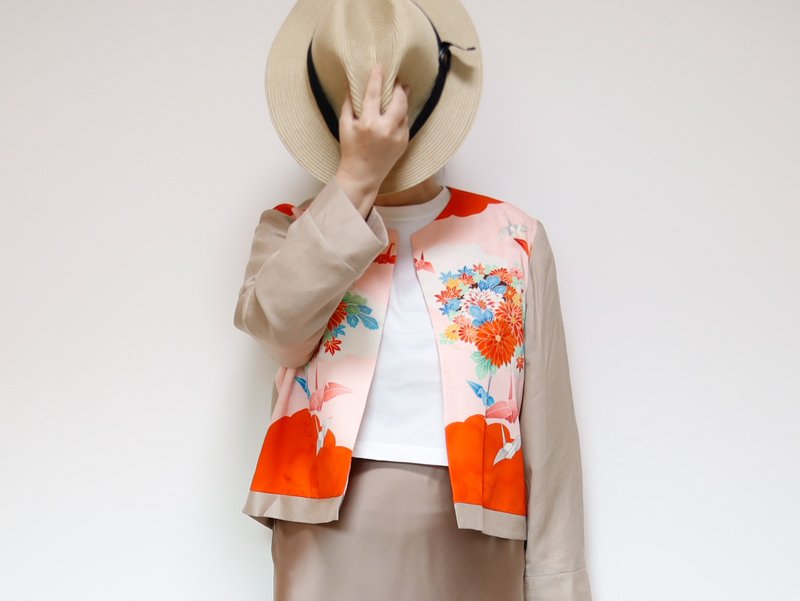 KIMONO CREW NECK JACKET - 采用复古和服布料的圆领夹克,独一无二 - 女装休闲/机能外套 - 聚酯纤维 粉红色