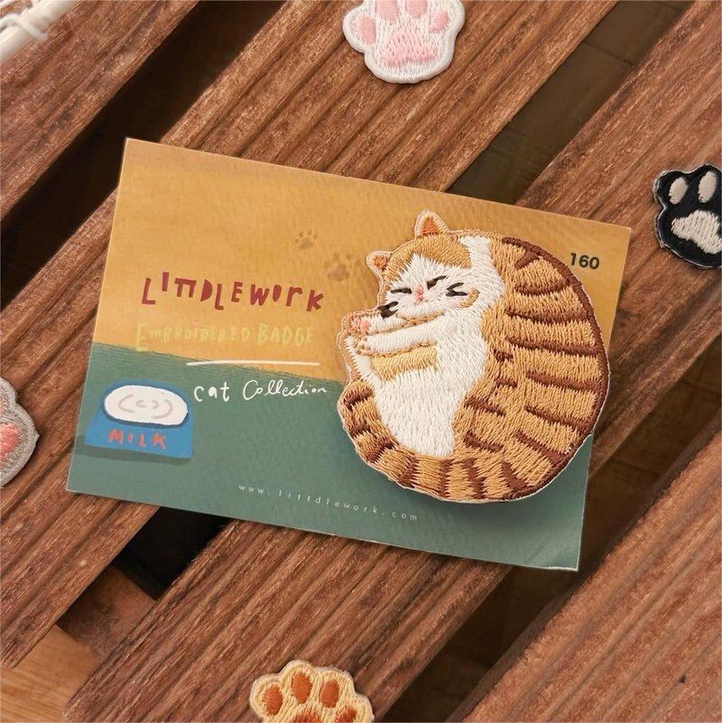 刺绣烫贴/别针 | 猫咪 - 圆可颂奶油猫 | Littdlework - 徽章/别针 - 绣线 多色