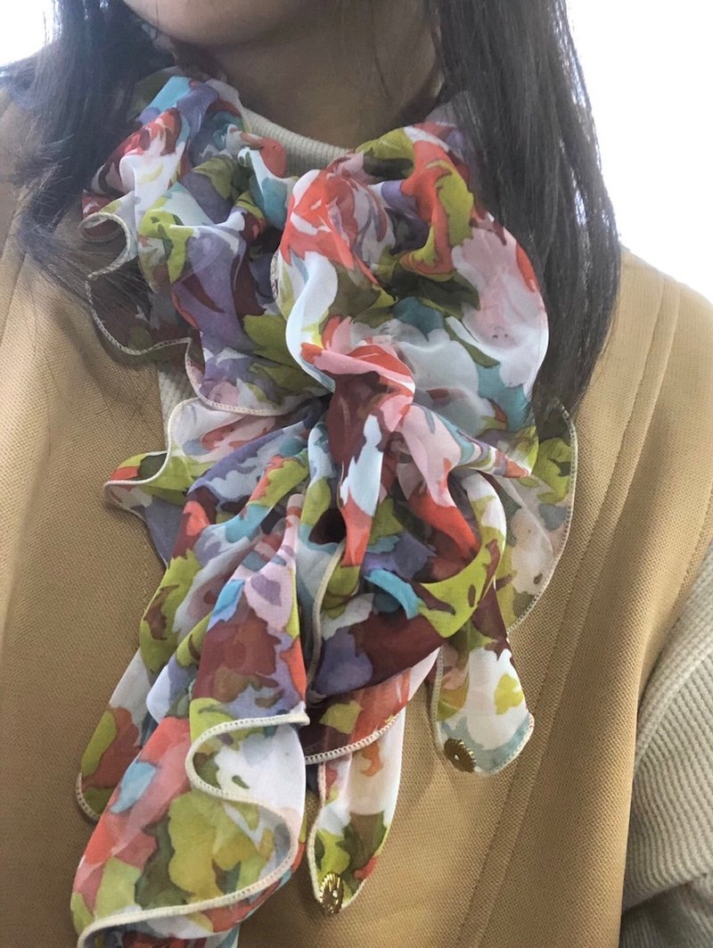 Ballett 蓬松玫瑰图案褶皱围巾红蓬松柔软 一触即可轻松安装 Ballett 褶皱围巾 日本制造 可在家清洗 - 丝巾 - 聚酯纤维 红色