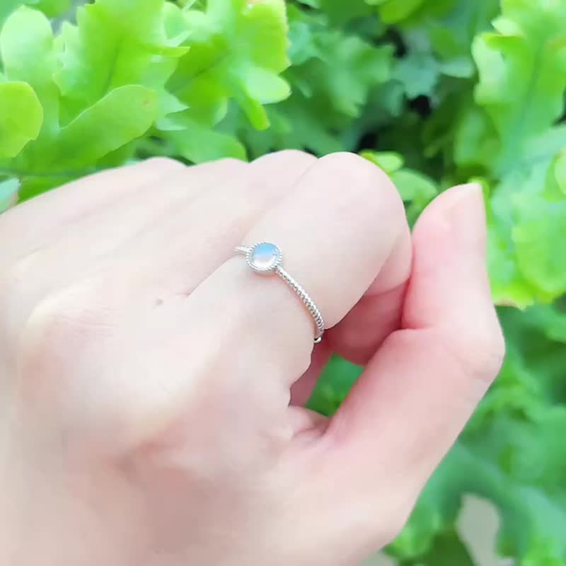 尼泊尔极简麻花卷纹戒指 毕业级冰透强蓝光月光石 - 戒指 - 水晶 透明