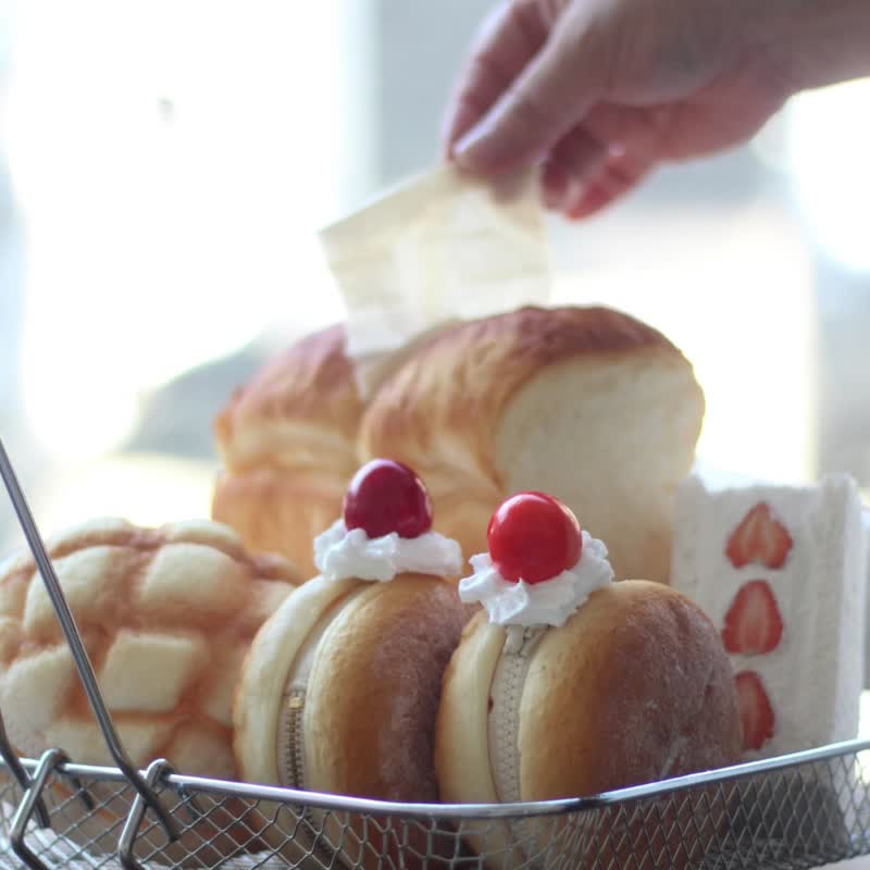 奶油甜甜圈迷你包 - 化妆包/杂物包 - 树脂