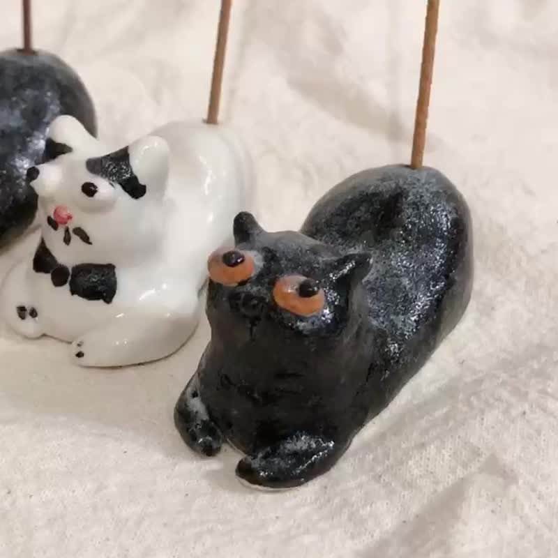 折手手猫猫 小猫陶瓷摆饰 手捏质感 疗愈 送礼推荐 线香 干燥花 - 香薰/精油/线香 - 瓷 白色