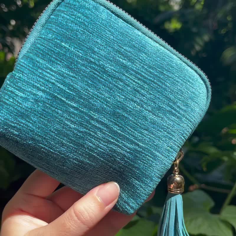 随身饰品收纳组 – 小巧方便、五层收纳包与文玩保养油 - 化妆包/杂物包 - 其他人造纤维 多色