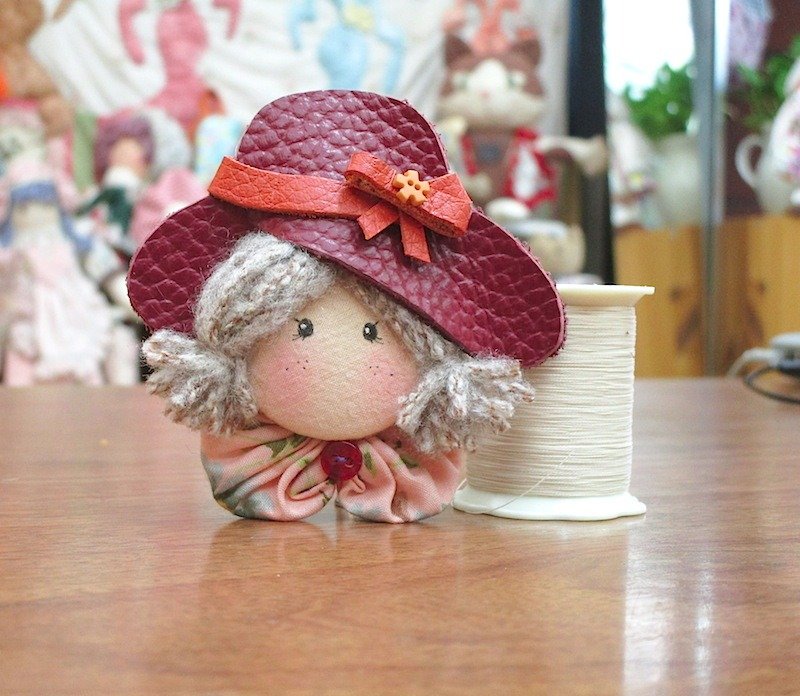 wonderland22 淑女小娃造型胸针/别针 - 胸针 - 其他材质 红色