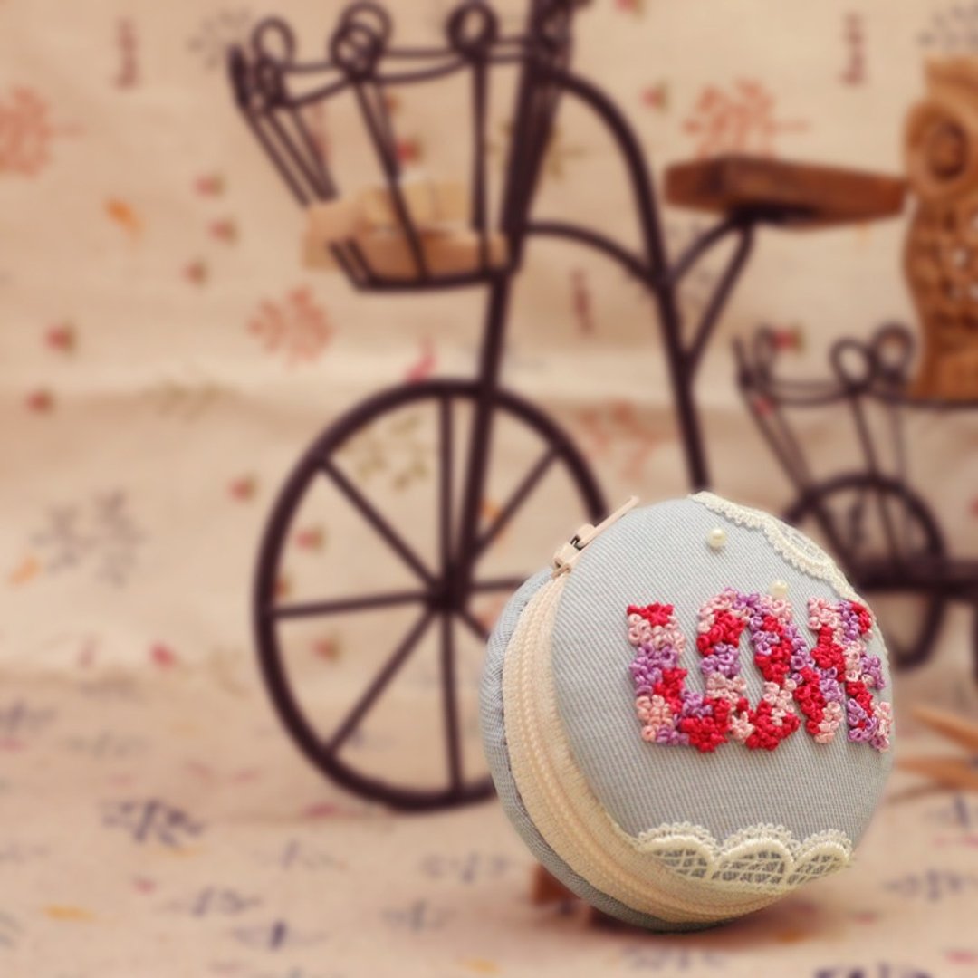 刺绣 ♥ 就"爱"黏在一起 ♥ 马卡龙零钱包 吊饰 钥匙圈 手作 婚礼小物 - 零钱包 - 其他材质 粉红色