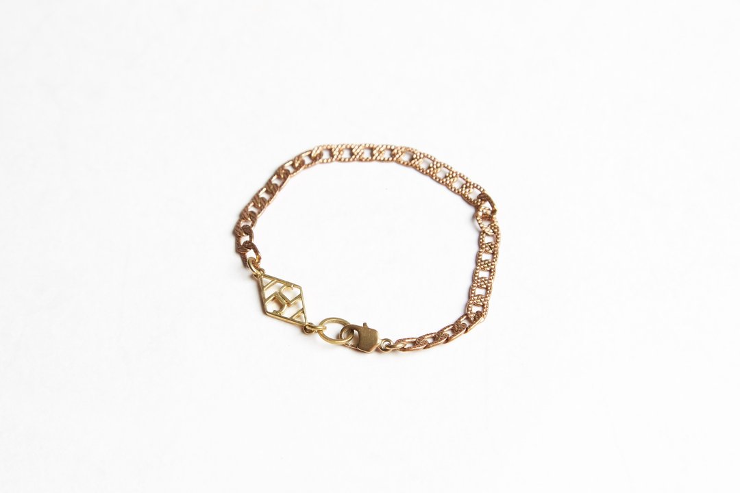 JUelry logo flat chain bracelet - JUelry logo 黄铜扁链 - 手链/手环 - 其他金属 金色