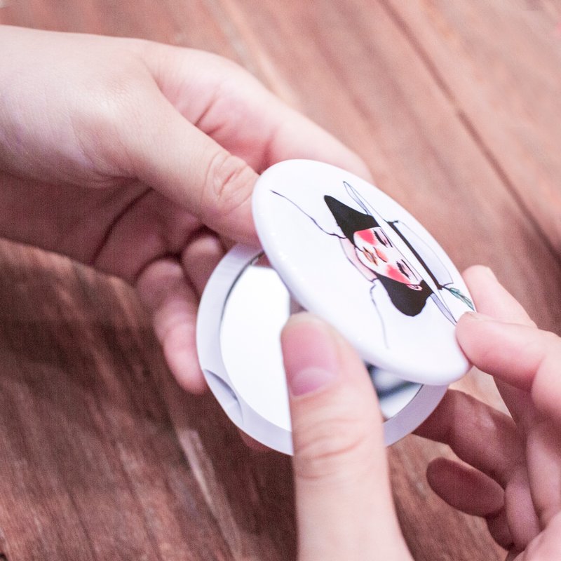 远行女孩 随身圆镜子附梳子 - 其他 - 塑料 白色