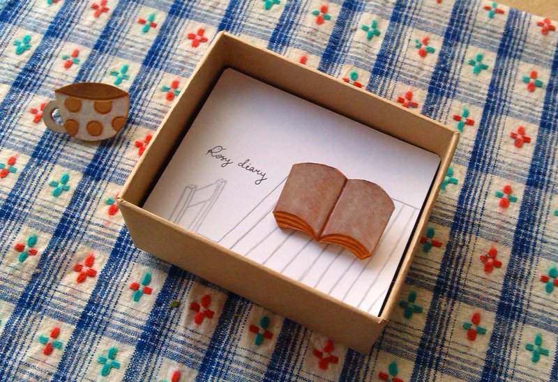 皮革小别针 / 一本书 - 胸针 - 真皮 白色