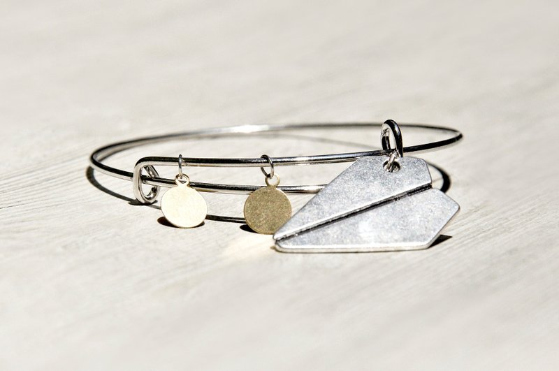 / 简约感 / 玩味银色手镯 手环 手链 - 奔向天空的纸飞机 - 手链/手环 - 其他金属 金色