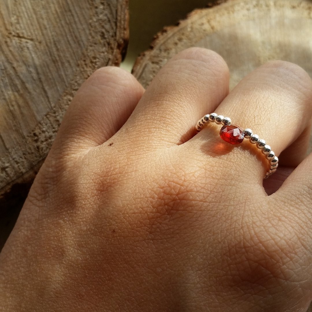 Please provide size when order- 925 silver ring with garnet 切面石榴石 925纯银小圆珠戒指 - 脚链/脚环 - 宝石 红色
