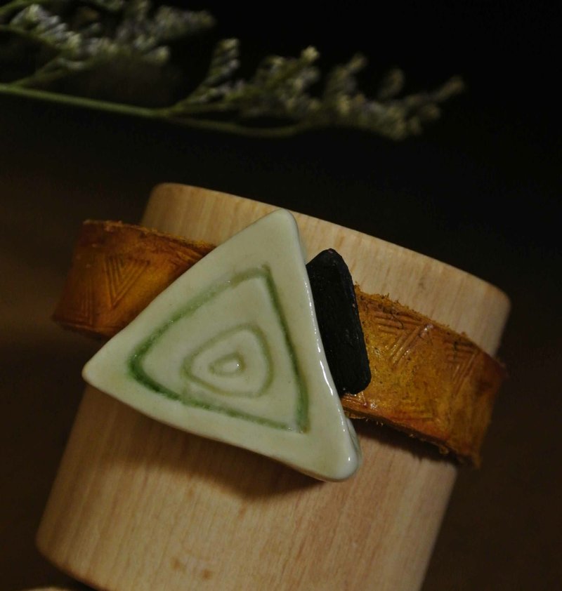 【 T - C 】手环 手镯 皮革 牛皮 日本白瓷 瓷器  限量 自然釉色 无限看不腻色调 摄氏1350高温烧制 - 手链/手环 - 瓷 