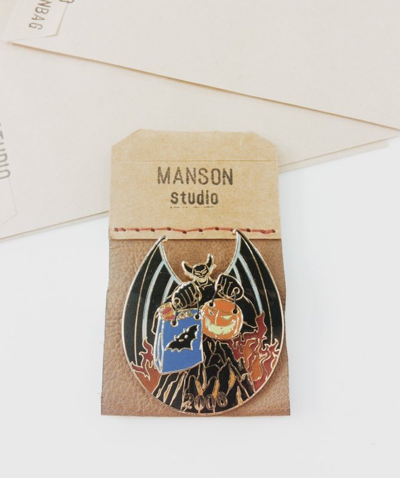 皮件师Manson搜藏✪迪士尼限量徽章 万圣节特别版 - 徽章/别针 - 其他金属 黑色