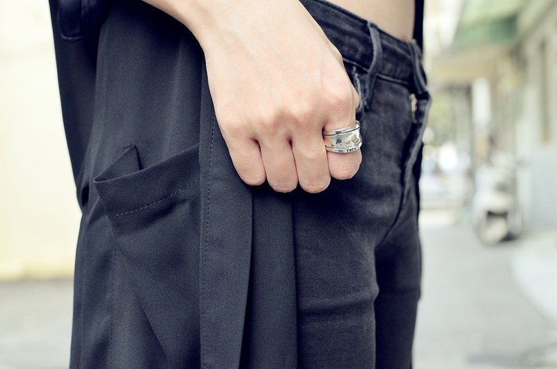 【纯手感大面型戒】 (925纯银戒指/中性款/ 男女皆可/宽版戒) - 戒指 - 纯银 银色