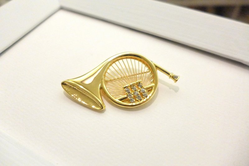 【Studio 5629】Vintage 西洋古董饰品 Monet法国号乐器别针 - 胸针 - 其他材质 