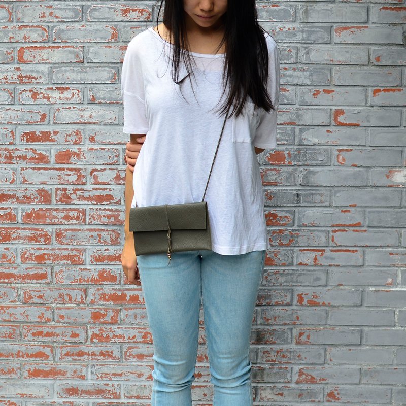 【森林中的小确幸】逛街小包包 侧背皮革包 手机袋 墨绿色皮革 - 侧背包/斜挎包 - 真皮 绿色