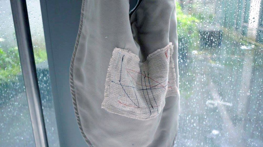 肩背包 / 圆弧连身包墨绿/手工文创/现货 - 侧背包/斜挎包 - 其他材质 白色
