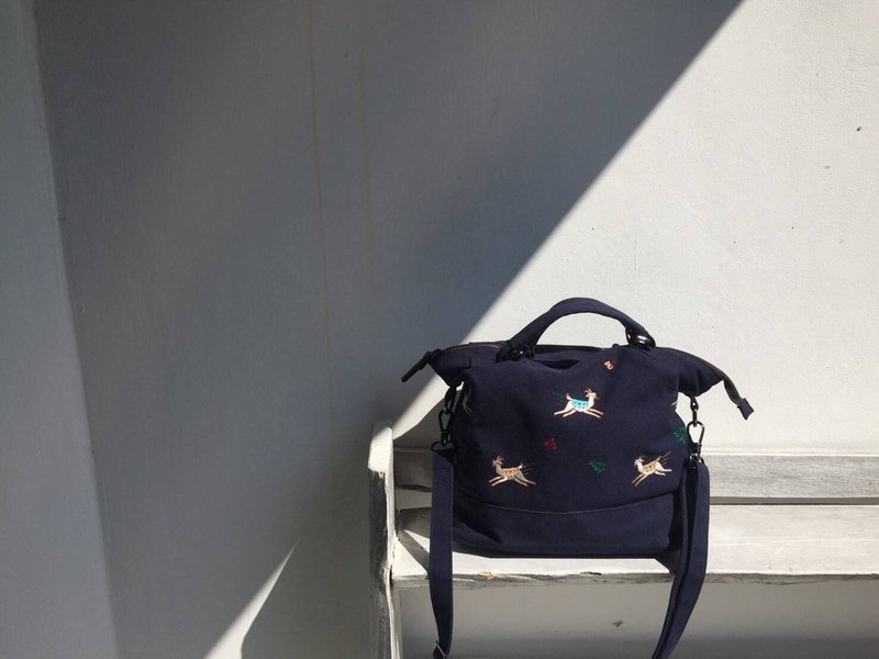 Goat Navy Loose Bag - 侧背包/斜挎包 - 绣线 蓝色