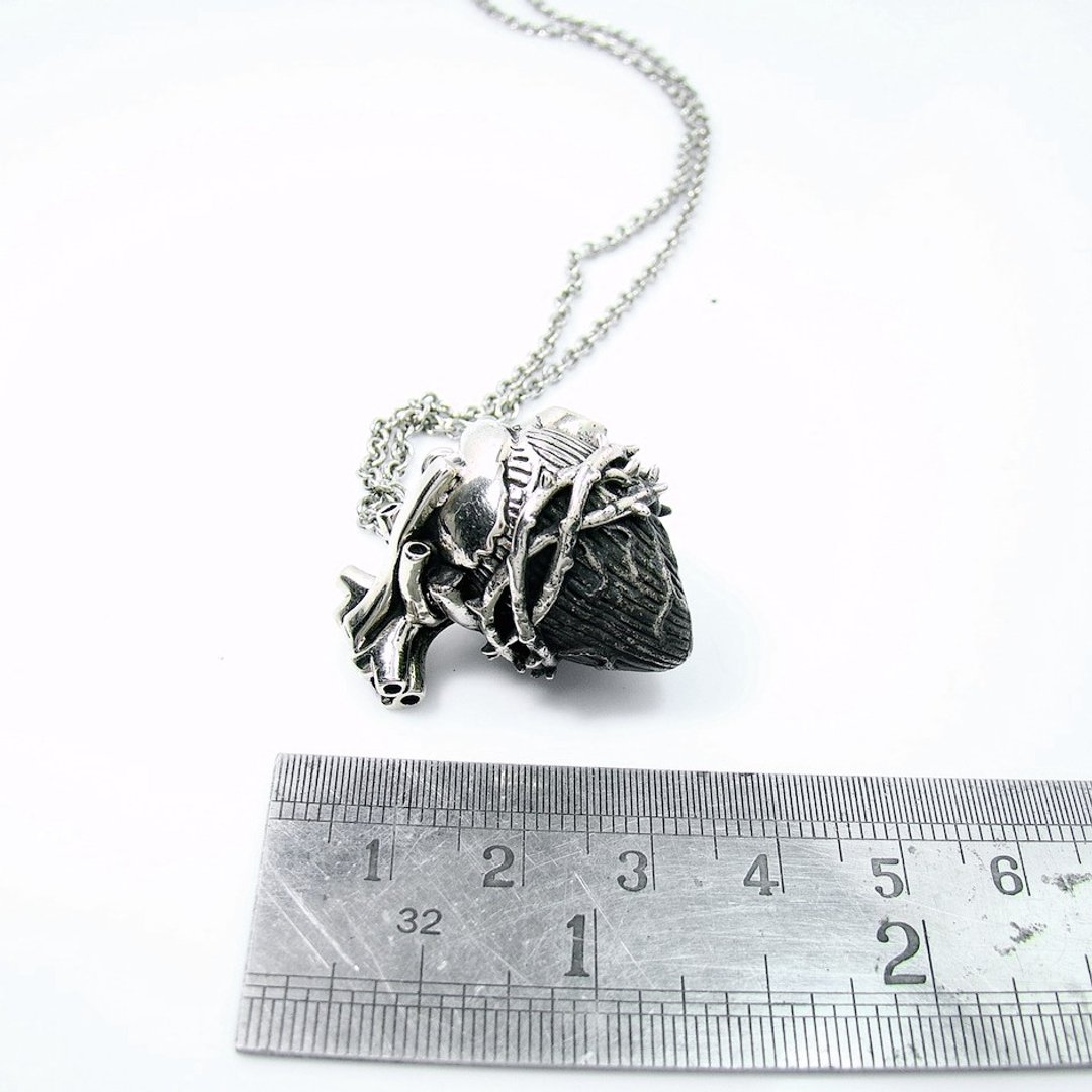 Heart of thorn pendant in white bronzewith oxidized antique color ,Rocker jewelry ,Skull jewelry,Biker jewelry - 项链 - 其他金属 