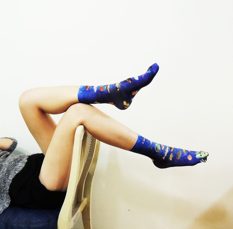 O+S= 限量原创双面设计 SUSHI LOVER 水族箱热带鱼握寿司轻薄短袜 丝袜 棉袜 - 袜子 - 其他材质 蓝色