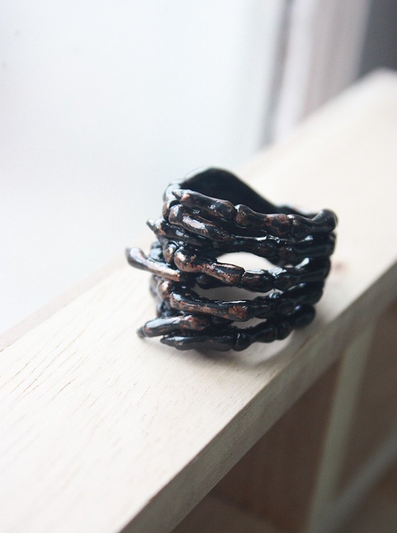 黑色骷髅手指戒指 - 戒指 - 其他金属 金色