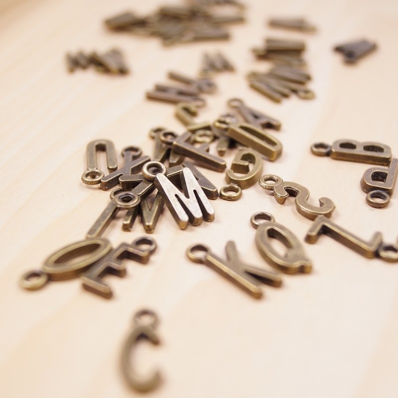 (加购) 古铜小吊饰 英文字母数字吊饰购买区(所有饰品皆可搭配) - 其他 - 其他金属 咖啡色