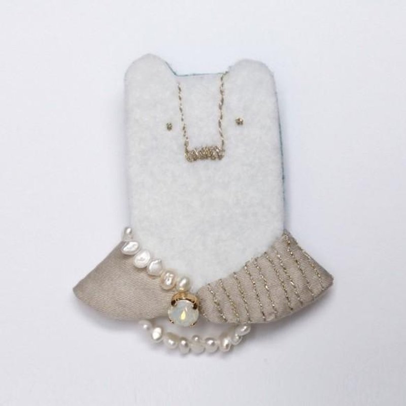 Madame Kuma no Brooch 002 [Made to Order] - 胸针 - 其他金属 白色