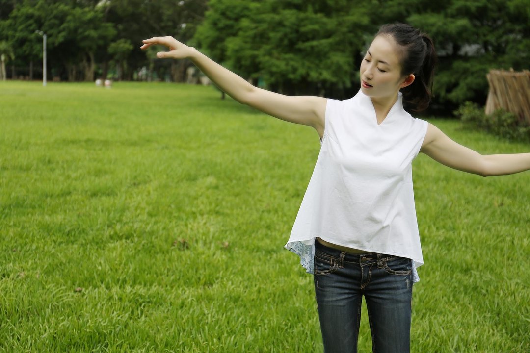 免邮优惠！立⊕棉麻V领上衣（ 天白 / 麻卡） - 女装上衣 - 其他材质 白色