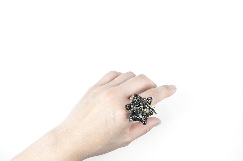 SUE BI DO WA - 手工制作皮革并合手织星星戒指(混合黑色)-Leather mix with yarn Star Ring - 戒指 - 真皮 黑色