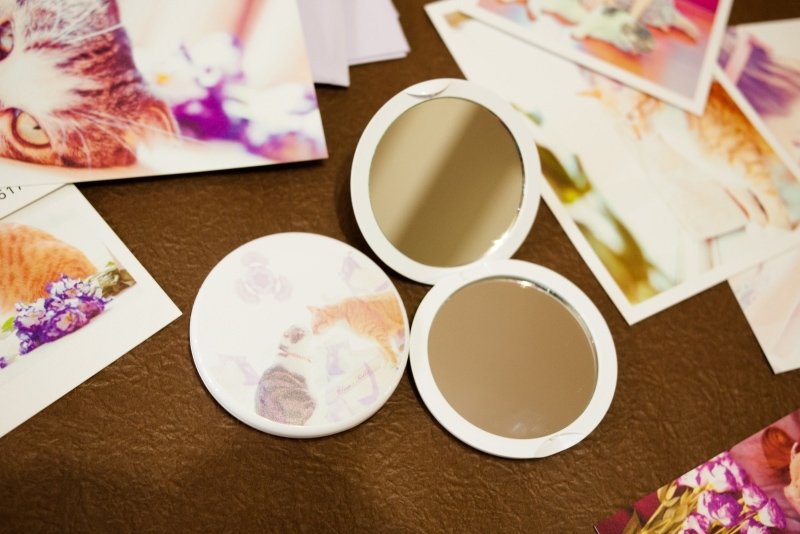 Lingo耿汶x杨可凡小白兔_艺人毛孩公益纪念小圆镜_桔梗Kiss猫 - 彩妆刷具/镜子/梳子 - 塑料 