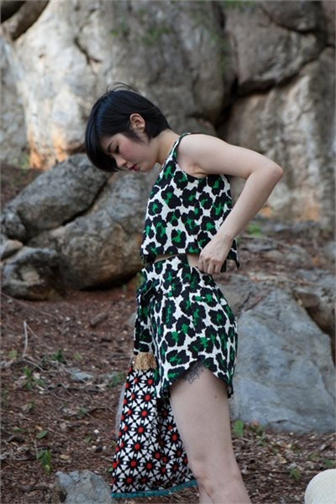 'MUFFIN SET' [VEST & SHORTS] Crop Vest + High Waisted Beach Shorts in Green Skin print. - 女装背心 - 其他材质 绿色