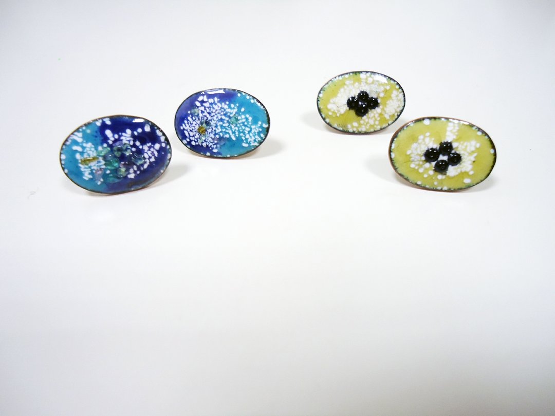 Snow of Spring 春之雪珐琅耳环(蓝色&黄色) - 耳环/耳夹 - 其他金属 蓝色