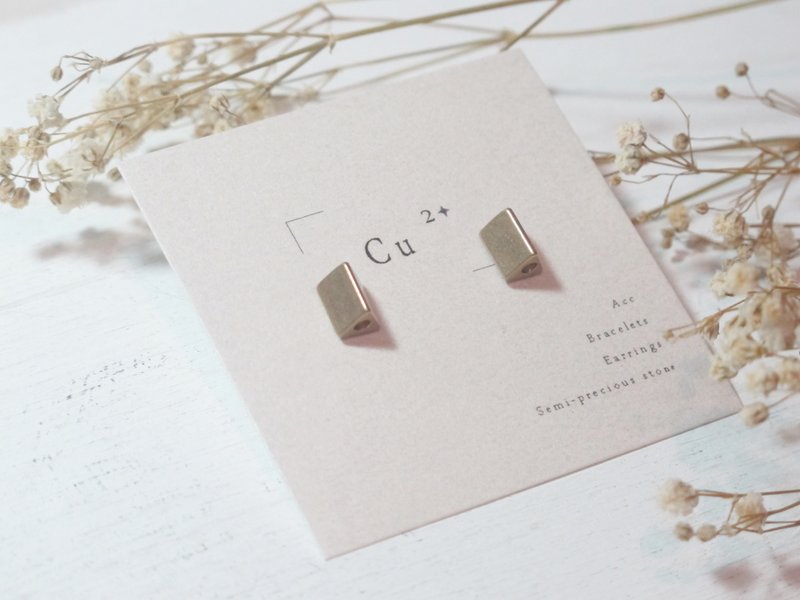 ▹金属黄铜三角柱小耳环 ◃  一对 - 耳环/耳夹 - 其他金属 金色