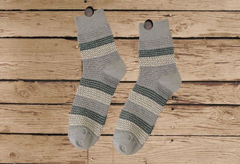 林果良品 颗粒感彩色缇花袜 浅雾灰 - 绅士袜 - 棉．麻 灰色