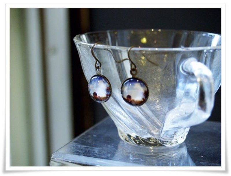 OldNew Lady-天堂站牌-垂坠耳勾/耳环 - 耳环/耳夹 - 玻璃 