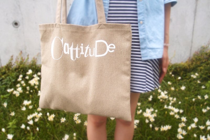 【Cattitude】原创设计　麻布　文字　手提袋 Type Tote bag - 手提包/手提袋 - 棉．麻 卡其色