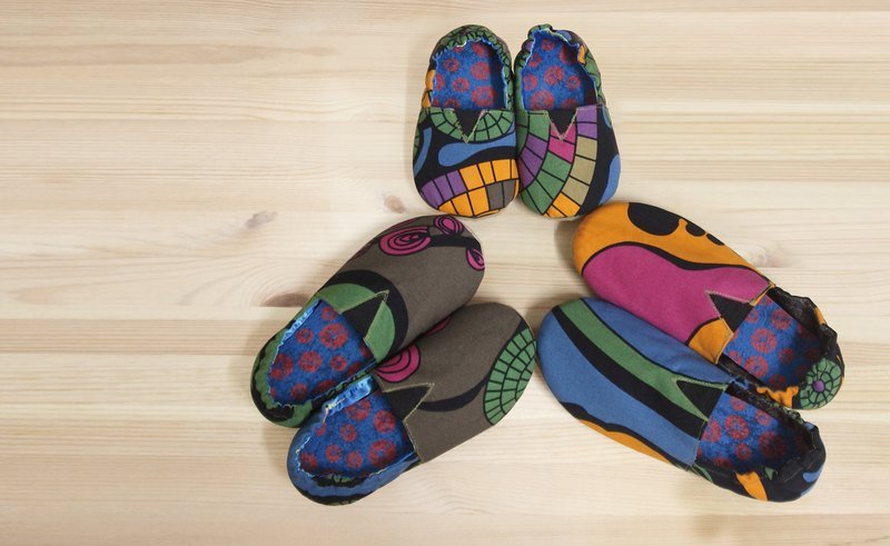 【Whypichi坏脾气手工鞋】巨人鞋(25.5~29.5厘米) 多种款式：手里剑,粉红鳄鱼,涂鸦乐园,微笑巧克力,漂浮郁金香 - 女款休闲鞋 - 其他材质 多色