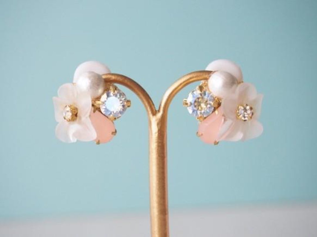 [14kgf] clear flower earrings / earrings (pink) - 耳环/耳夹 - 其他金属 