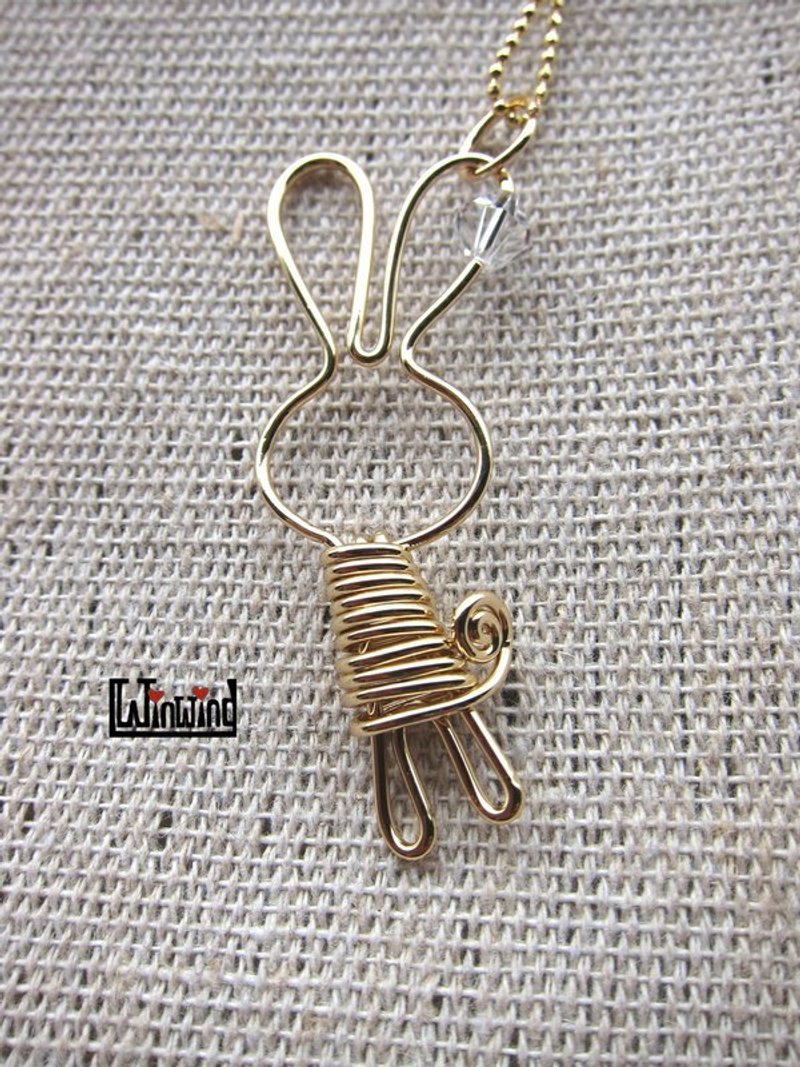 戴耳饰俏兔子-金色 - 项链 - 其他金属 黄色
