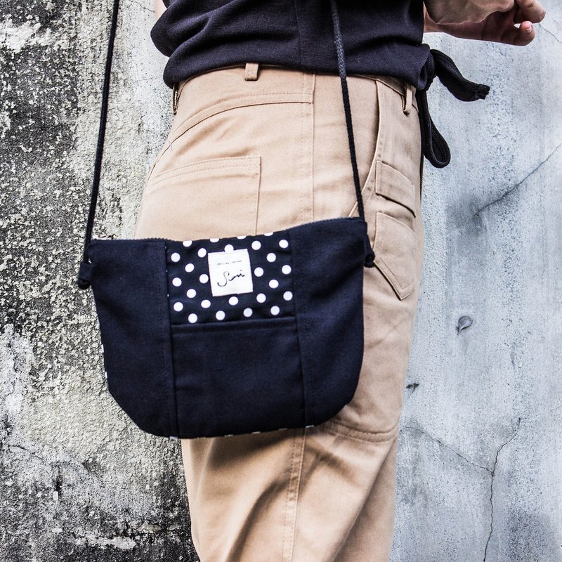 SUMI Original 旅行侧背小包_5SB901_黑底白点点 - 侧背包/斜挎包 - 其他材质 黑色