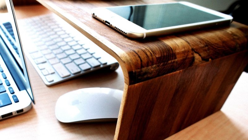 Bestmade 人体工学屏幕架。原木手作 - 其他家具 - 木头 金色