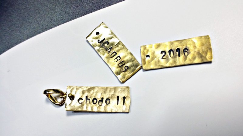 定制刻字**不规则敲痕**黄铜长牌(大小写英文、数字、爱心、星星符号)《情人节/圣诞节礼物》【定制化】 - 其他 - 其他金属 