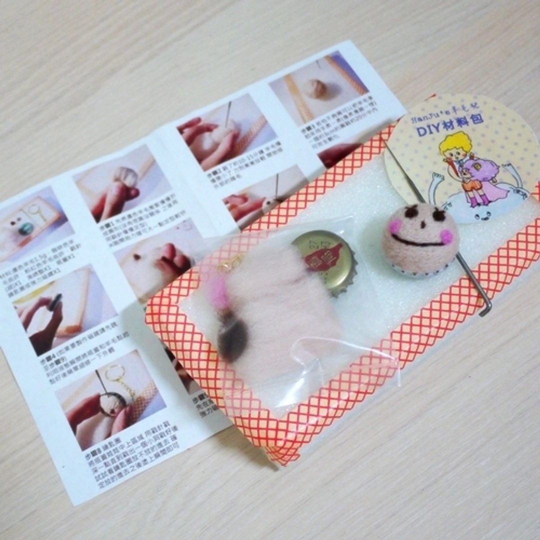 Hanju's羊毛儿。手作 DIY材料包 瓶盖娃娃 羊毛毡 手机吊饰/强力 - 编织/刺绣/羊毛毡/裁缝 - 羊毛 卡其色