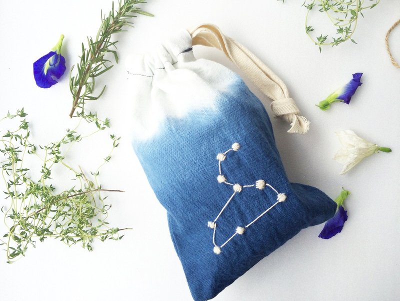 狮子座蓝染自然零钱包/随身包 - 化妆包/杂物包 - 棉．麻 蓝色