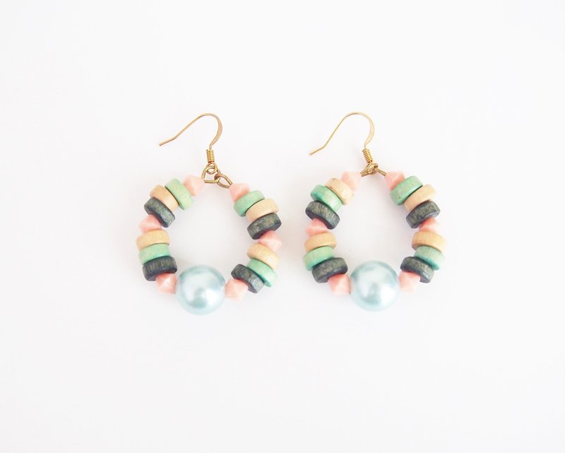 Mint wood earrings - Nickel Free - 耳环/耳夹 - 其他材质 绿色