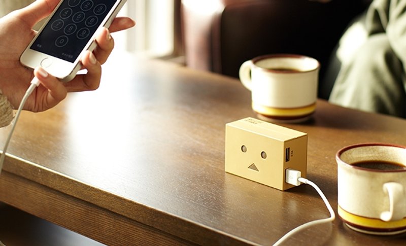 日本cheero mini 纸箱人小阿愣 6000mAh 双输出 行动电源 - 充电宝/传输线 - 塑料 金色