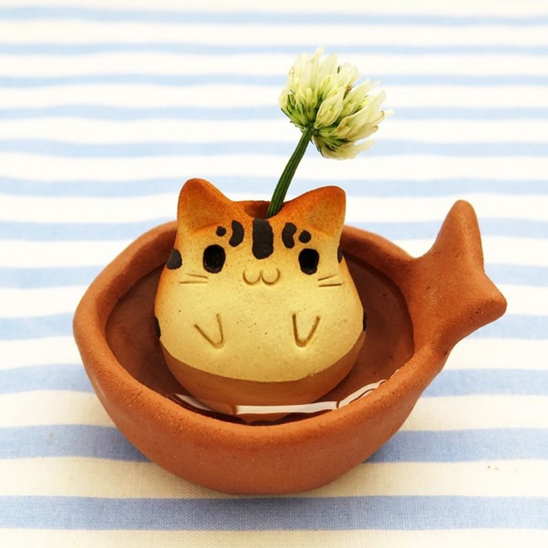 Single-flower vase of cat type "A tabby cat" Tora neko Cat figurine - 植栽/盆栽 - 其他材质 黄色