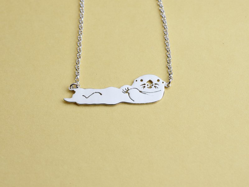 海獭 - 经典动物镂空 | 纯银项链 细链 锁骨链 手工银饰 - 项链 - 纯银 银色